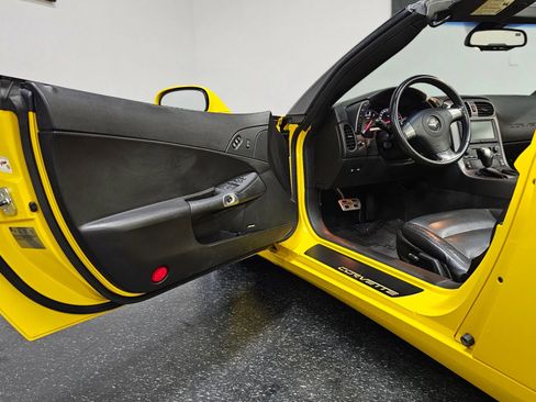 Used 2006 Chevrolet Corvette Convertible w/ Preferred Equipment Group image 15
