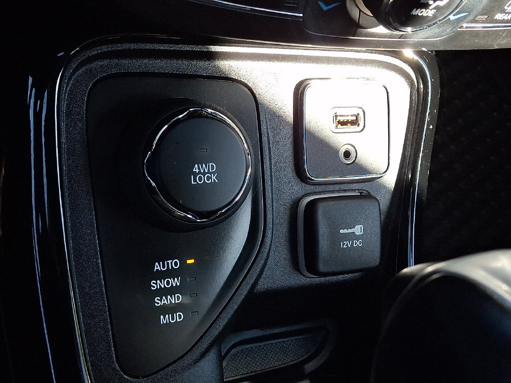 Used 2020 Jeep Compass Latitude AWD/4WD image 27