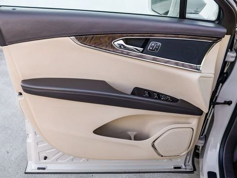 Used 2019 Lincoln Nautilus Select image 22