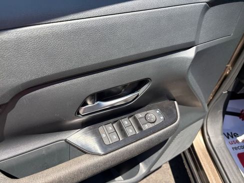 Used 2025 Nissan Kicks SV FWD image 14