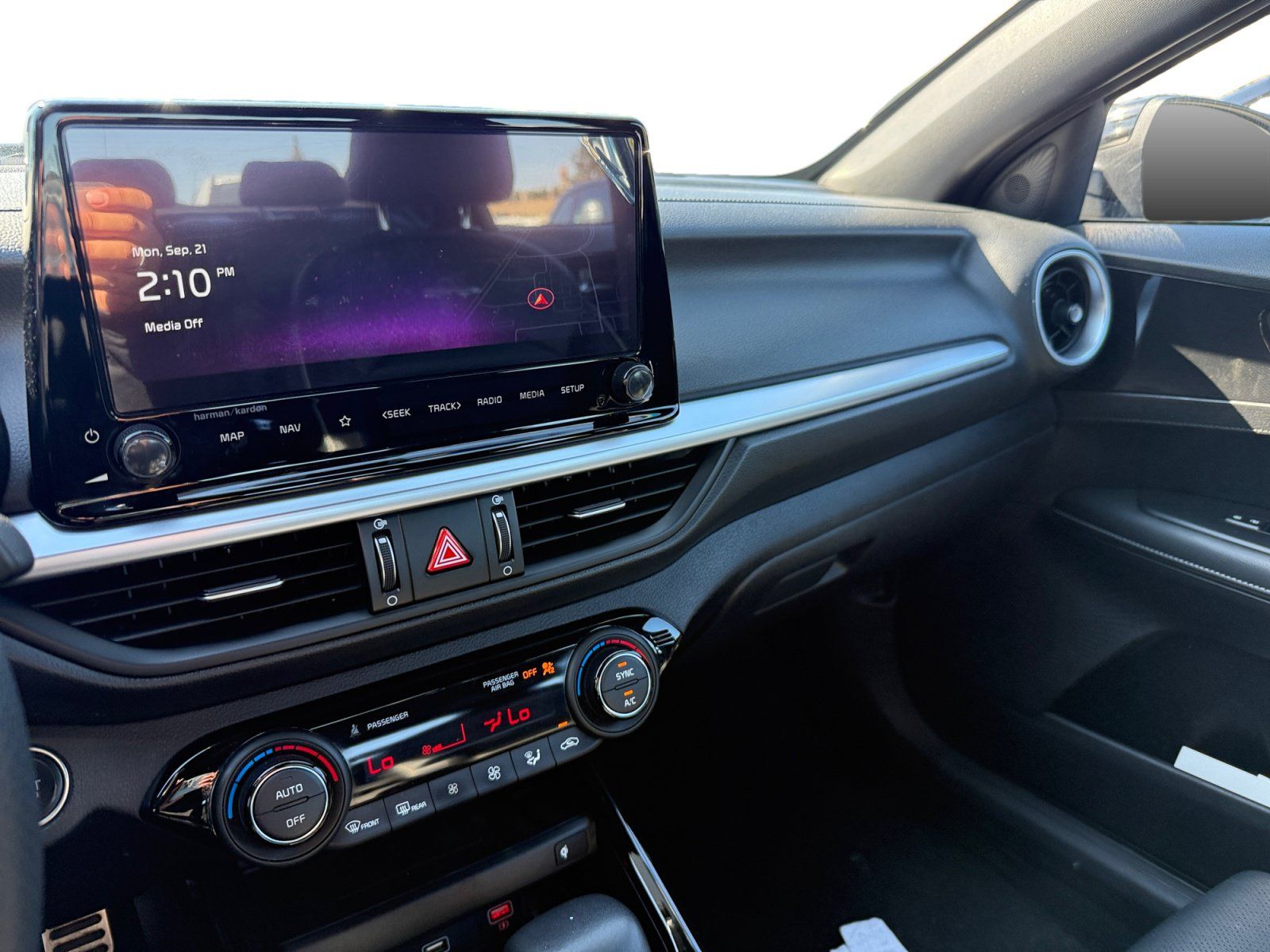 Used 2023 Kia Forte GT-Line w/ GT-Line Premium Package FWD image 12