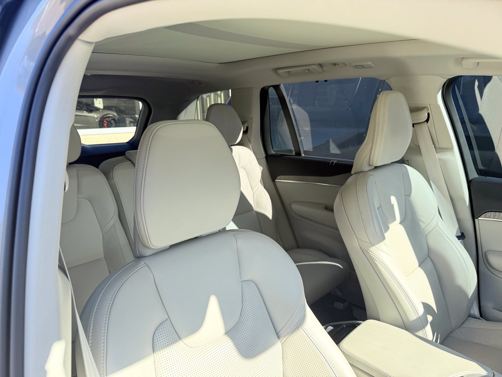 Used 2024 Volvo XC90 T8 Ultimate w/ Protection Package Premier AWD/4WD image 12