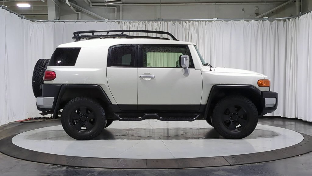 Used 2013 Toyota FJ Cruiser 4WD image 10