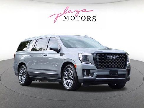 Used 2023 GMC Yukon XL Denali Ultimate AWD/4WD image 3