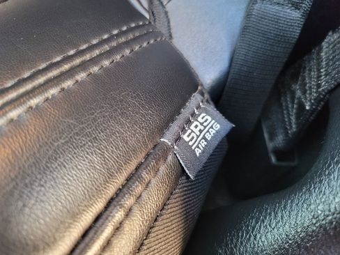 Used 2016 Jeep Cherokee Overland w/ Technology Group image 46