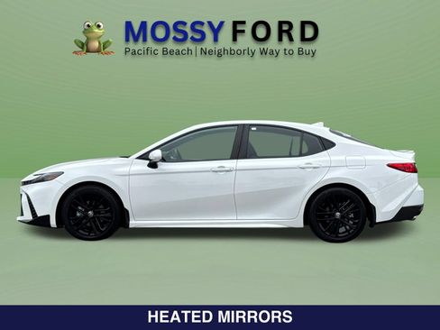 Used 2025 Toyota Camry SE w/ Multimedia Upgrade Package FWD image 9