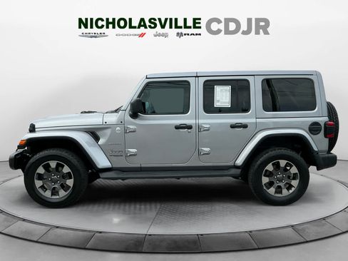 Used 2018 Jeep Wrangler Unlimited Sahara w/ LED Lighting Group AWD/4WD image 2