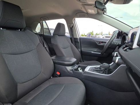 Used 2025 Toyota RAV4 XLE AWD/4WD image 12