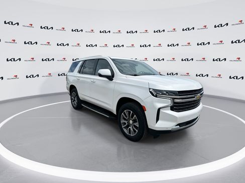 Used 2021 Chevrolet Tahoe LT w/ LT Signature Plus Package RWD image 2