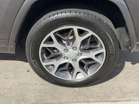 Used 2019 Jeep Grand Cherokee Overland image 8