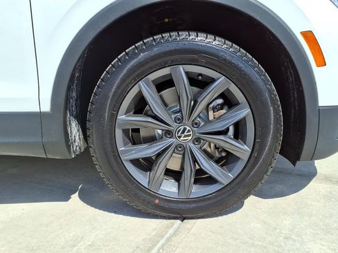 Used 2023 Volkswagen Tiguan SE AWD/4WD image 9