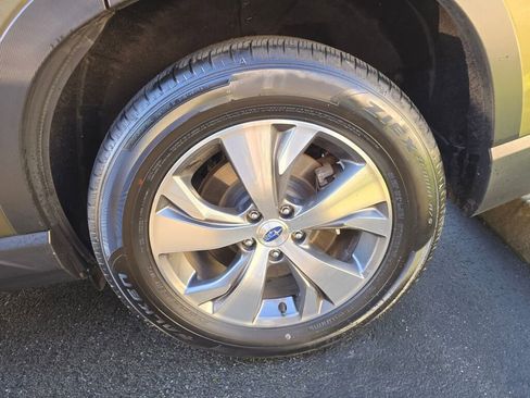 Used 2023 Subaru Ascent Premium w/ Convenience Package image 9