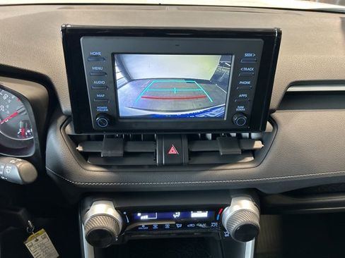 Used 2019 Toyota RAV4 LE image 92