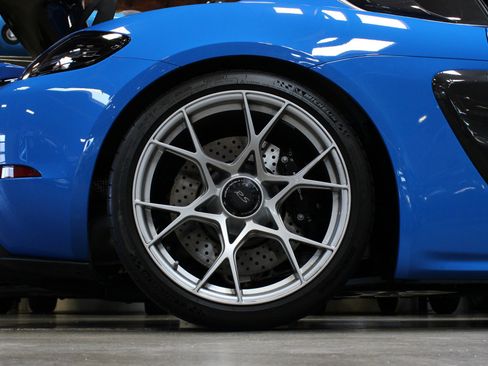 Used 2023 Porsche 718 Cayman GT4 RS image 11