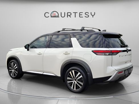 Used 2024 Nissan Pathfinder Platinum w/ Cargo Package image 3
