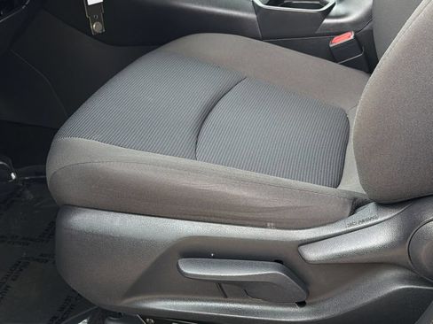Used 2021 Toyota RAV4 LE AWD/4WD image 18