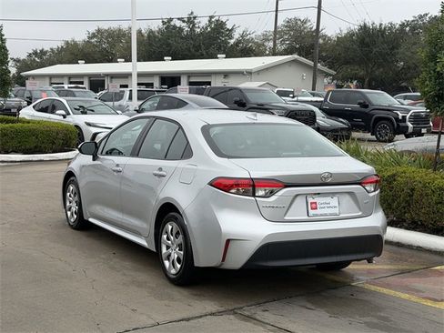 Used 2025 Toyota Corolla LE image 5