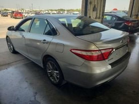 Used 2016 Toyota Camry SE FWD image 2