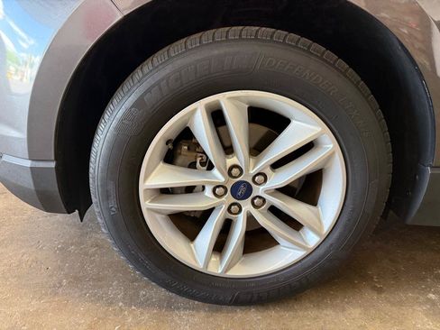 Used 2018 Ford Edge SEL FWD image 9
