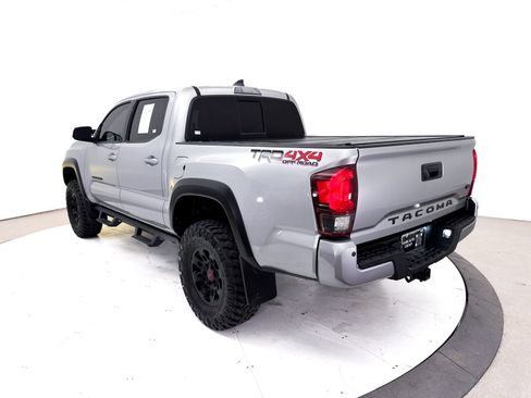 Used 2018 Toyota Tacoma TRD Off-Road w/ Technology Package AWD/4WD image 15