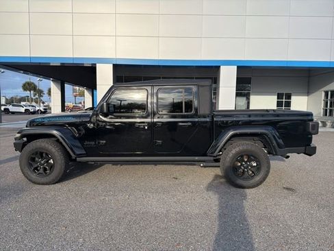 Used 2023 Jeep Gladiator Sport image 4