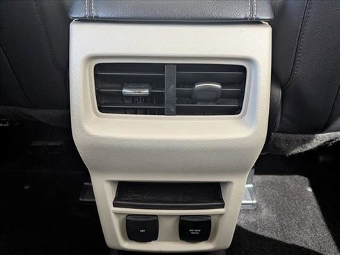 Used 2018 Ford Edge Titanium w/ Technology Package image 19