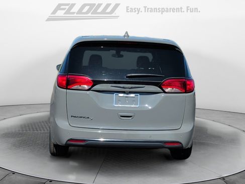 Used 2020 Chrysler Pacifica Touring w/ S Appearance Package FWD image 8