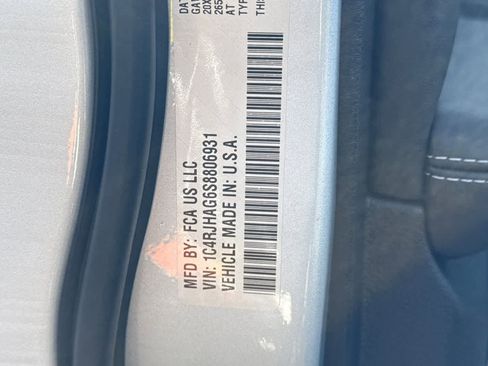 New 2025 Jeep Grand Cherokee Laredo image 32