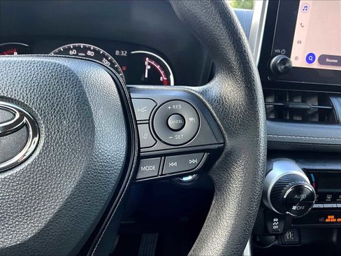 Used 2025 Toyota RAV4 XLE image 24