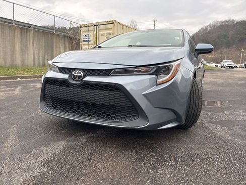 Used 2022 Toyota Corolla LE image 2