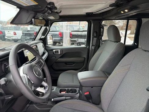 Certified 2025 Jeep Wrangler Unlimited Sahara AWD/4WD image 7