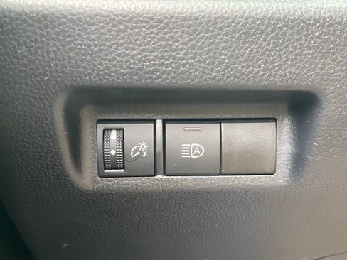 Used 2025 Toyota RAV4 SE image 25