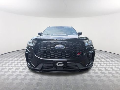 Used 2025 Ford Explorer ST AWD/4WD image 2