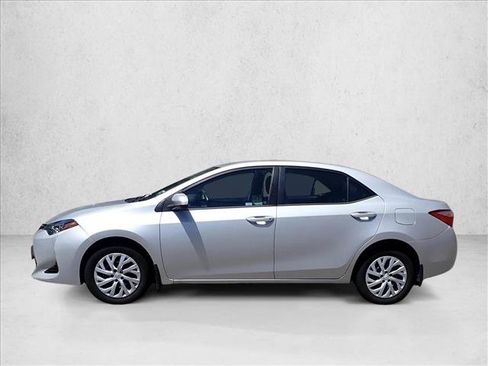 Used 2017 Toyota Corolla LE w/ Carpet Mat Package (TMS) FWD image 2