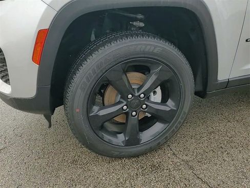 New 2025 Jeep Grand Cherokee Altitude image 19