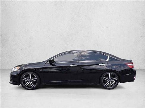 Used 2017 Honda Accord Sport image 4