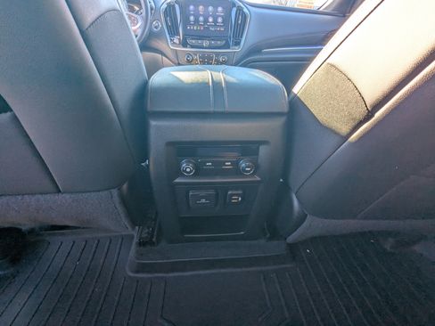 Used 2023 Chevrolet Traverse RS image 14