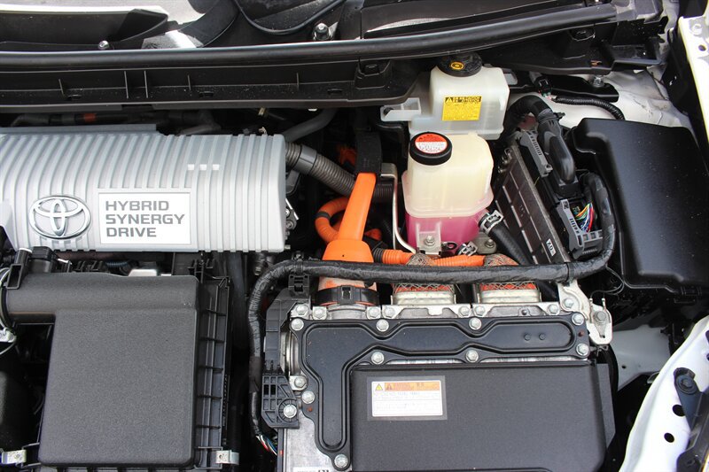 Used 2015 Toyota Prius Three FWD image 34