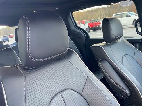 New 2026 Chrysler Pacifica Limited w/ Uconnect Theater Family Group image 32
