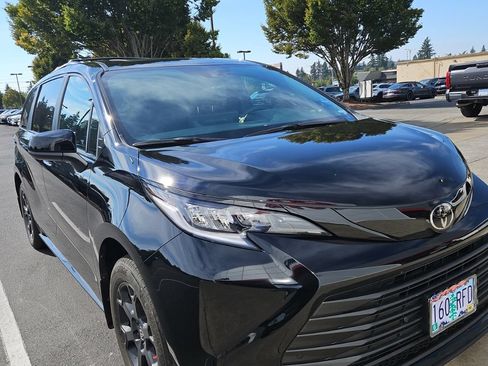 Used 2026 Toyota Sienna XLE Woodland Edition AWD/4WD image 1