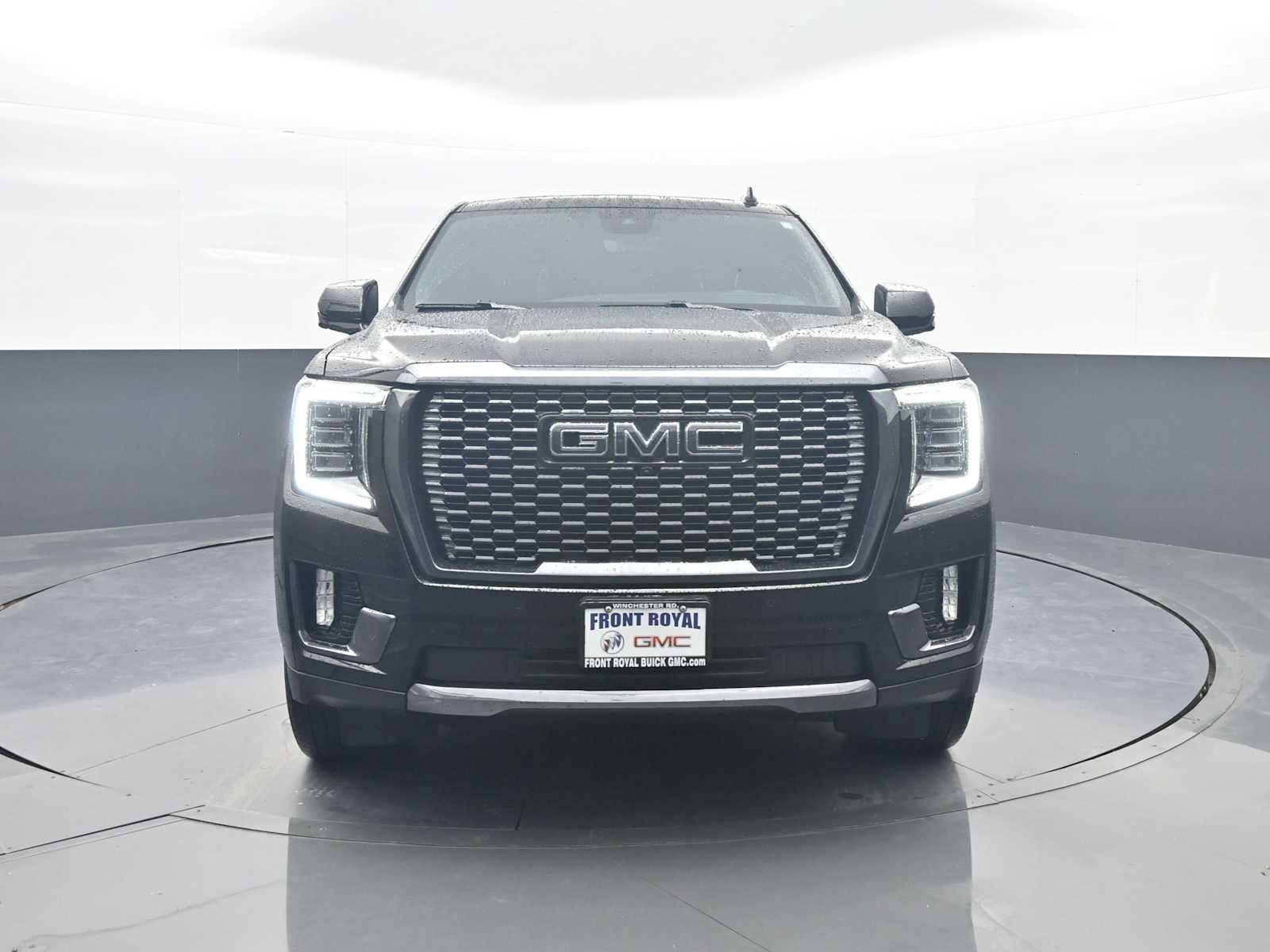 Used 2023 GMC Yukon XL Denali Ultimate AWD/4WD image 3