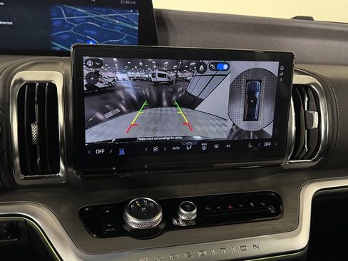 Used 2025 Ford Expedition Platinum w/ Driver's Package image 19