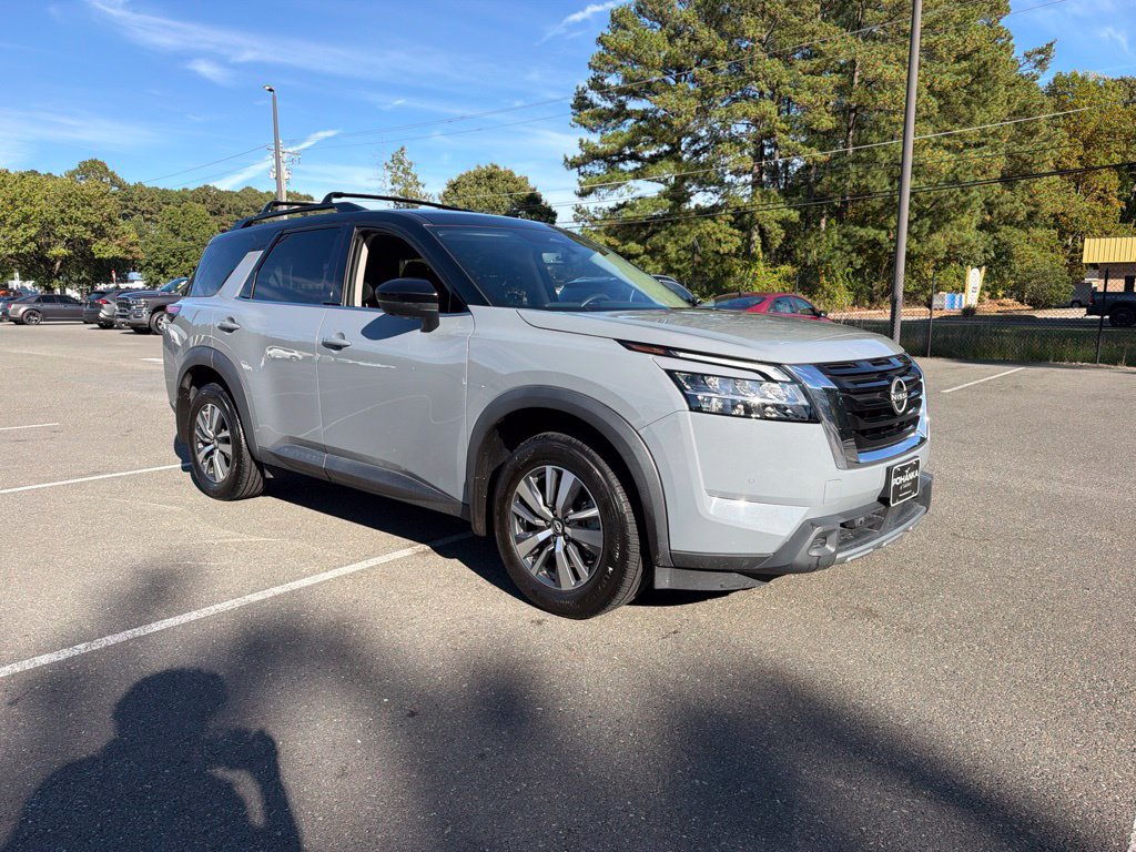 Used 2024 Nissan Pathfinder SL AWD/4WD image 4