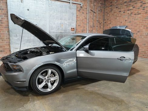 Used 2010 Ford Mustang GT image 33
