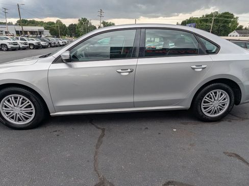 Used 2014 Volkswagen Passat 2.5 S FWD image 4