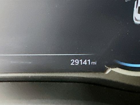 Used 2025 Genesis G70 2.5T image 18