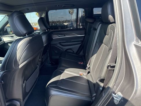 Certified 2024 Jeep Grand Cherokee Limited w/ Luxury Tech Group II image 17