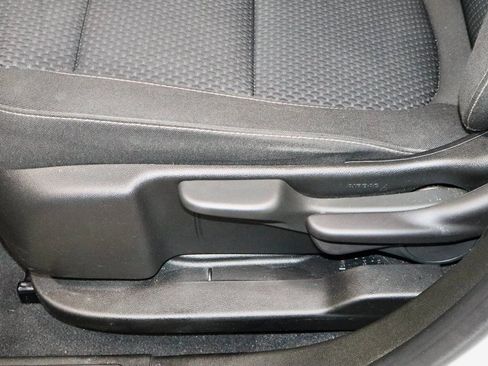 Used 2023 GMC Acadia SLE image 25