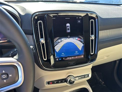 Used 2023 Volvo XC40 B5 Ultimate w/ Protection Package Premier image 18