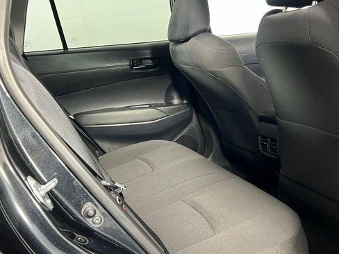 Used 2025 Toyota Corolla Cross LE image 28
